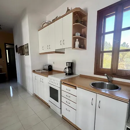 Aspro Spiti 2 Ormos Panagias